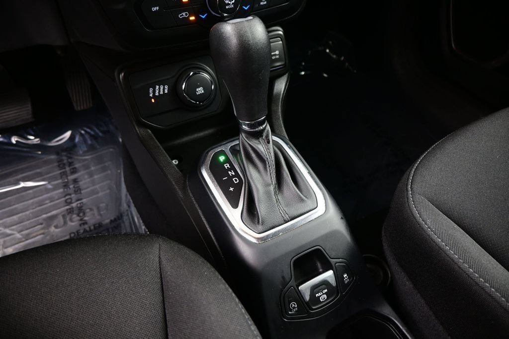Used 2023 Jeep Renegade Latitude AWD/4WD image 18