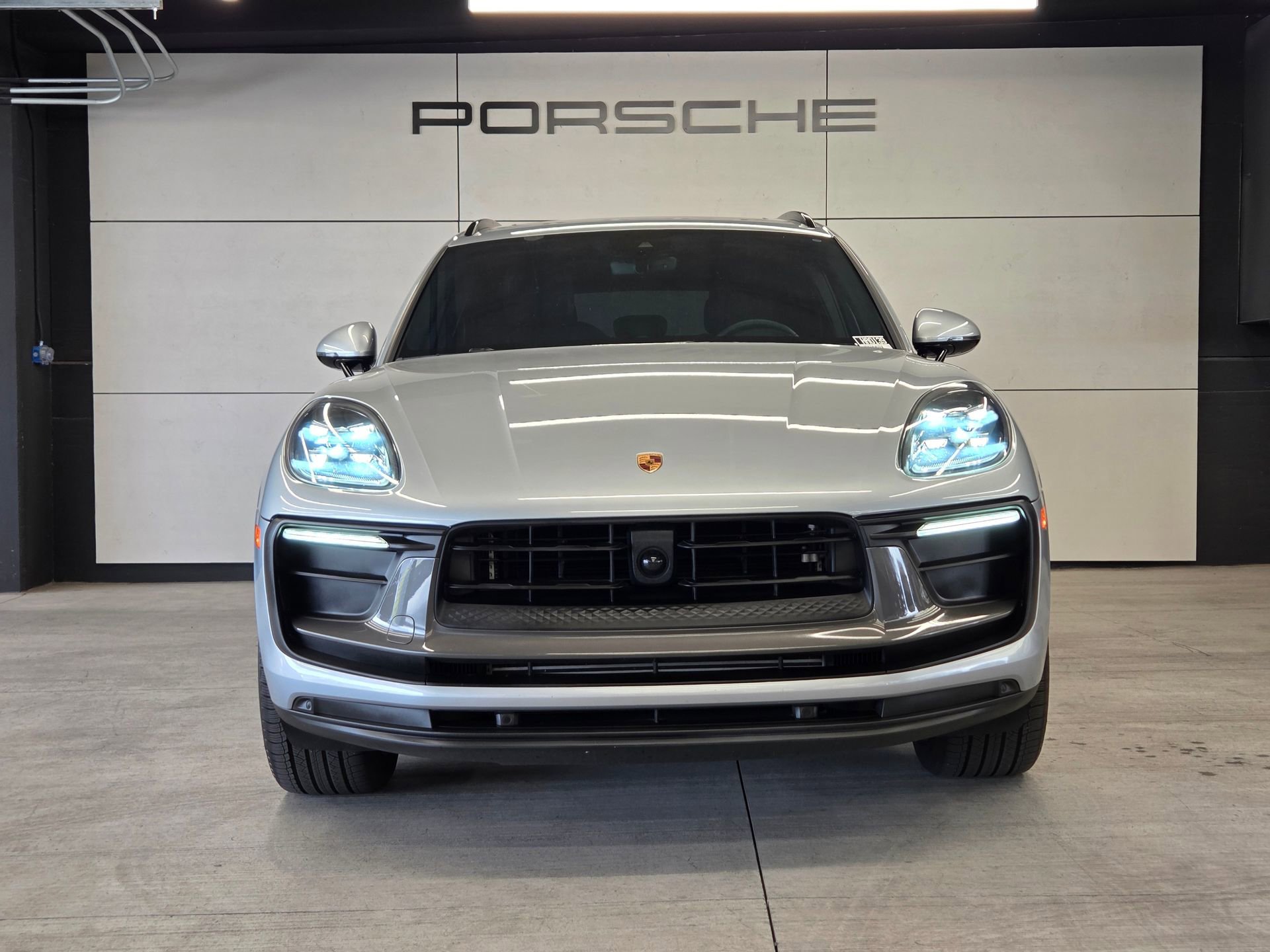 Certified 2024 Porsche Macan Turbo AWD/4WD image 28