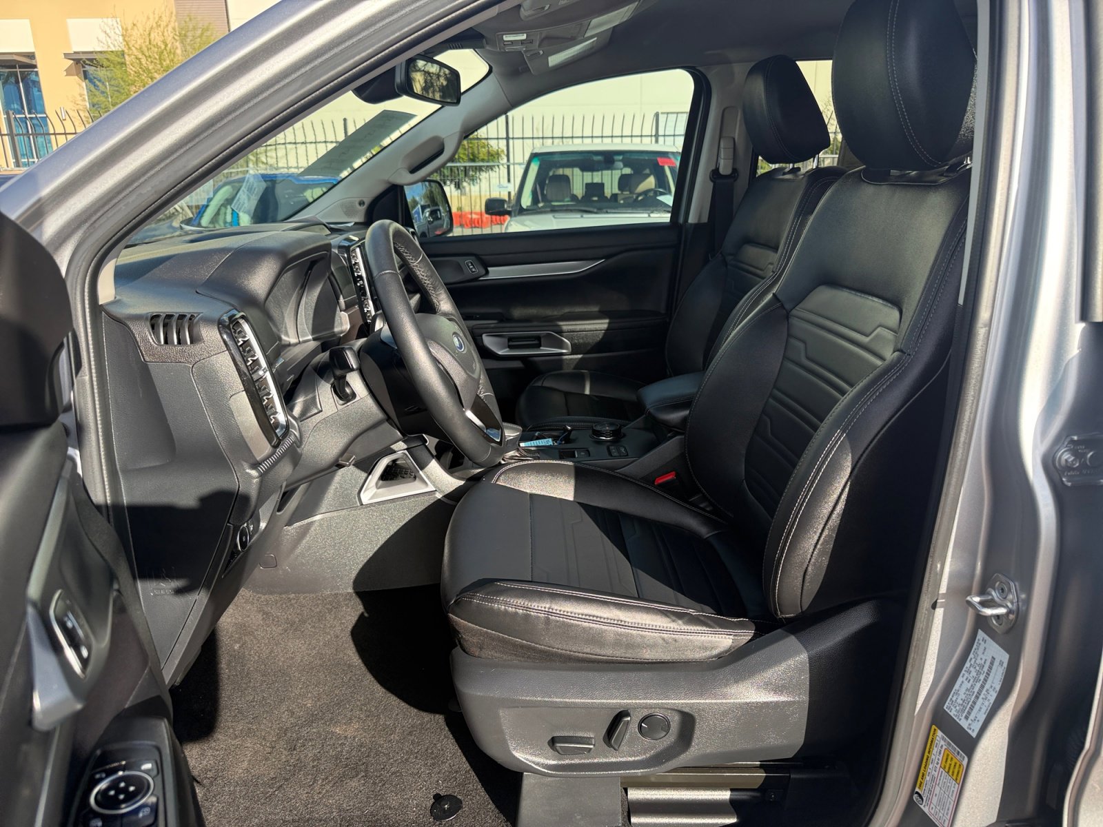 Used 2024 Ford Ranger Lariat w/ FX4 Off-Road Package image 12