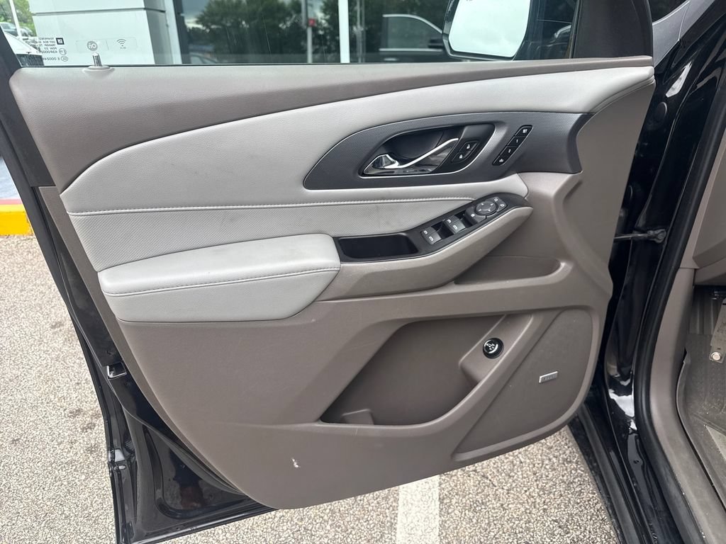 Used 2018 Chevrolet Traverse Premier w/ Driver Confidence II Package FWD image 10