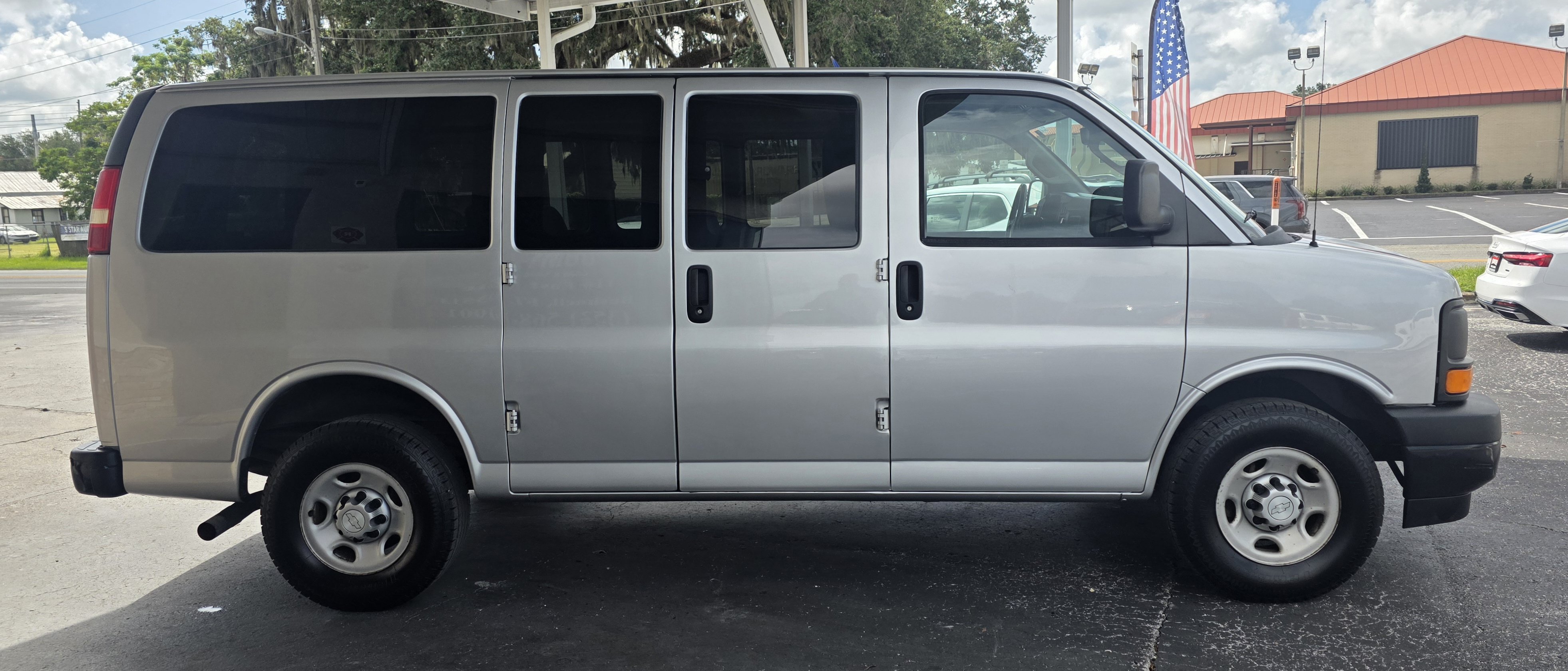 Used 2017 Chevrolet Express 2500 LS RWD image 8