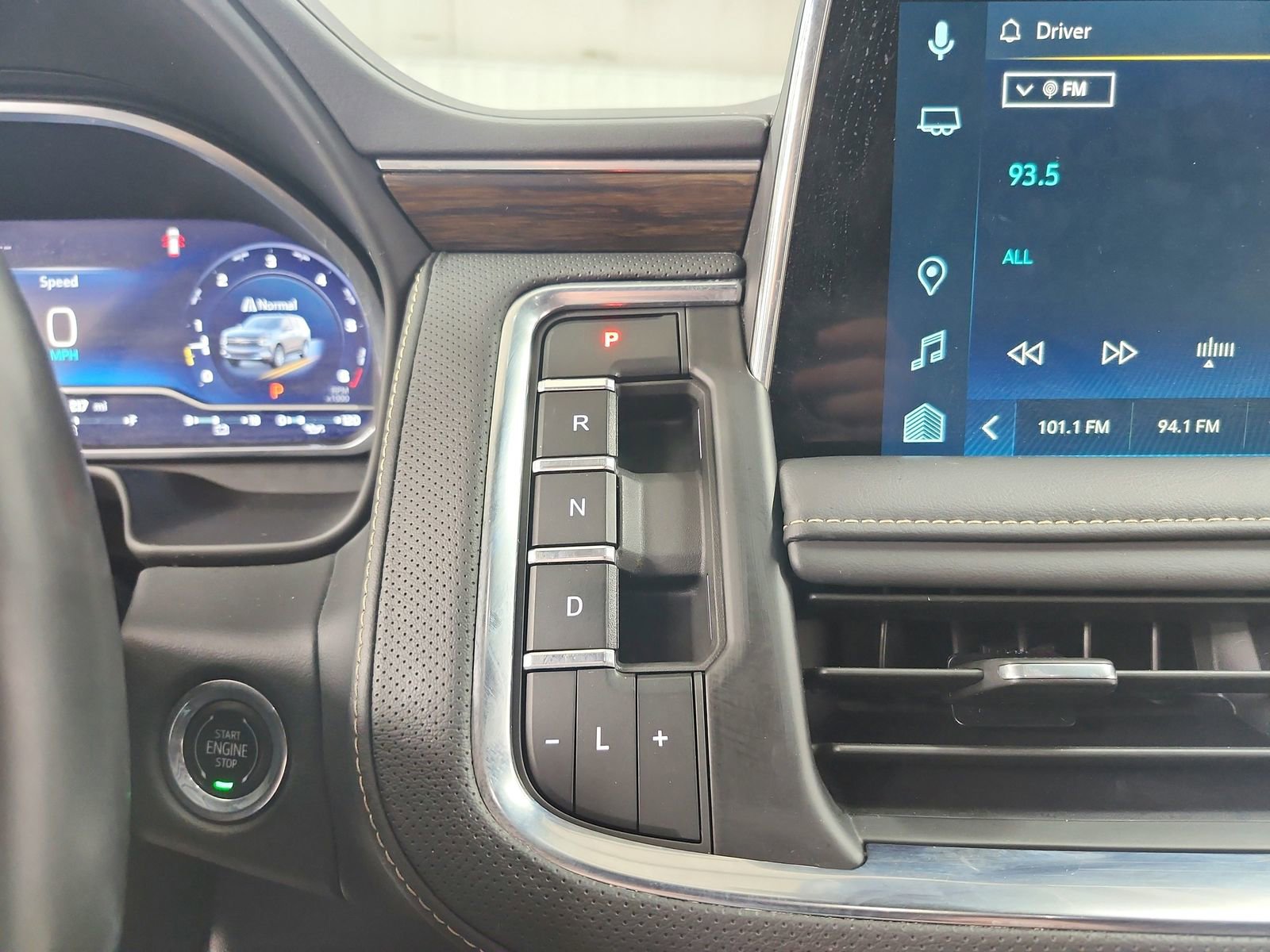 Used 2023 Chevrolet Suburban Premier image 27