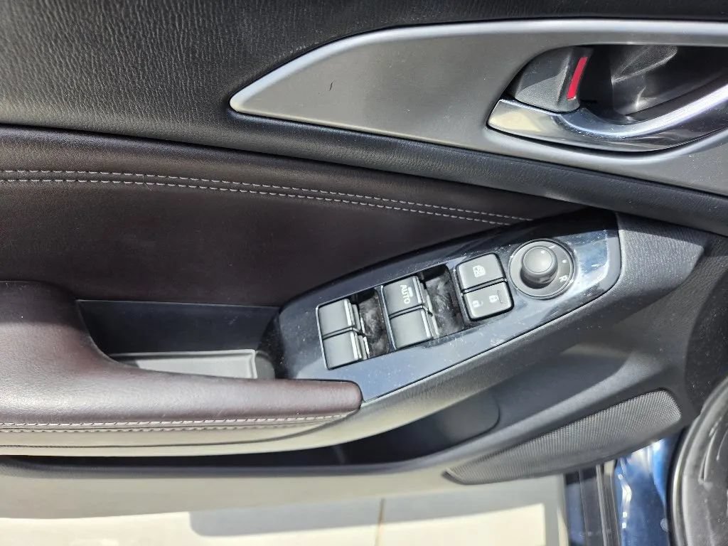 Used 2018 MAZDA MAZDA3 Touring FWD image 12