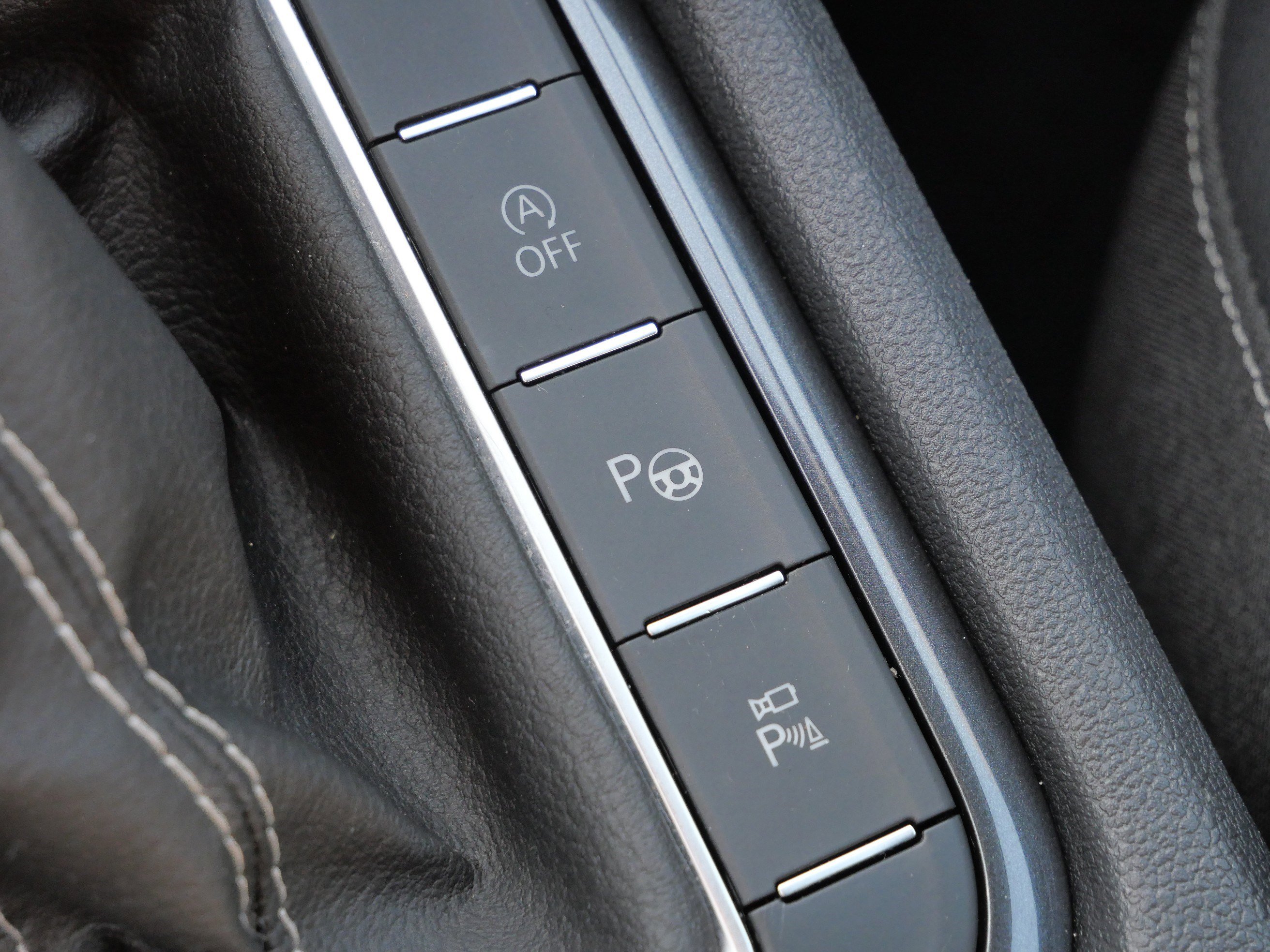 Used 2023 Volkswagen Tiguan SEL R-Line image 29