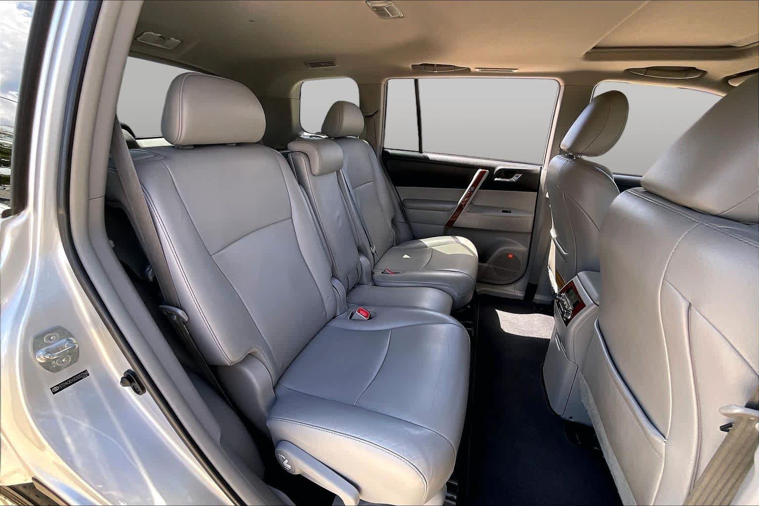 Used 2012 Toyota Highlander Limited w/ Tow Pkg FWD image 18