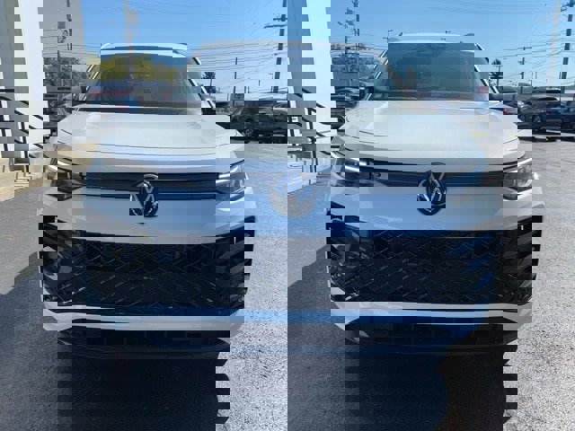 New 2025 Volkswagen Tiguan SE R-Line image 7