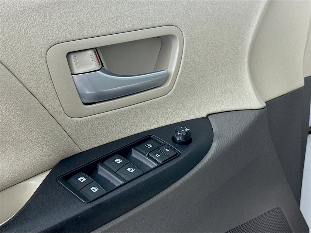 Used 2017 Toyota Sienna LE image 18