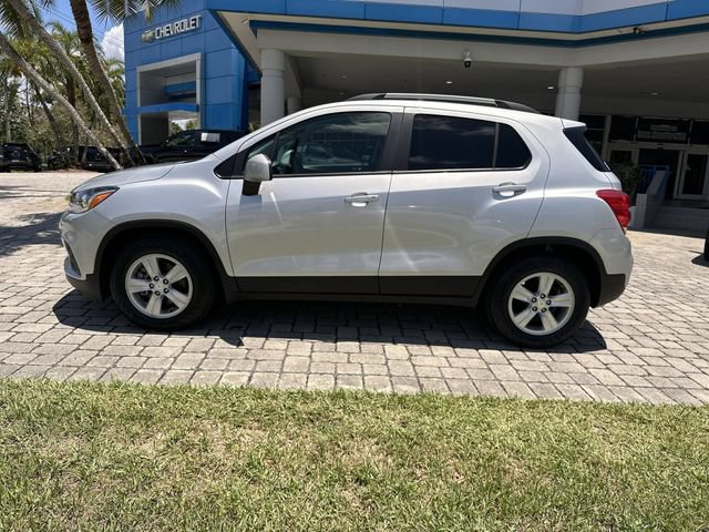 Used 2022 Chevrolet Trax LT w/ LT Convenience Package FWD image 32