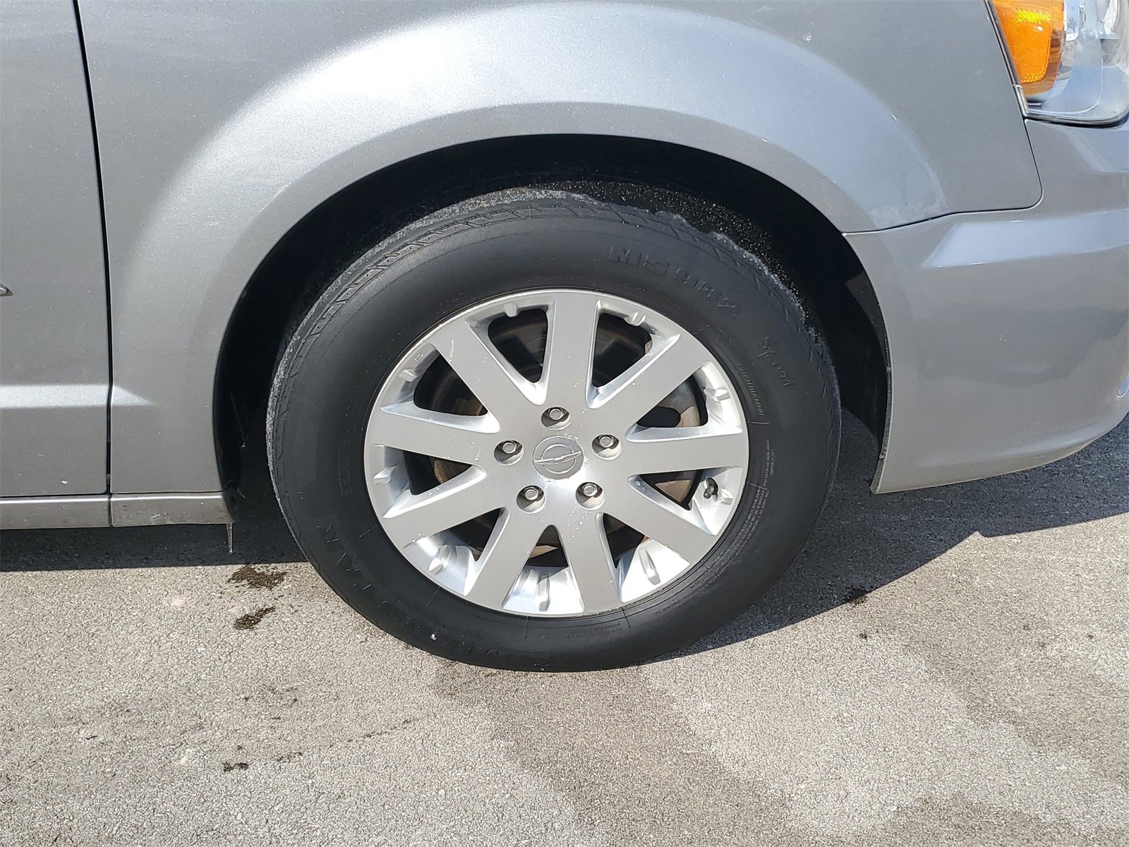 Used 2016 Chrysler Town & Country Touring image 6