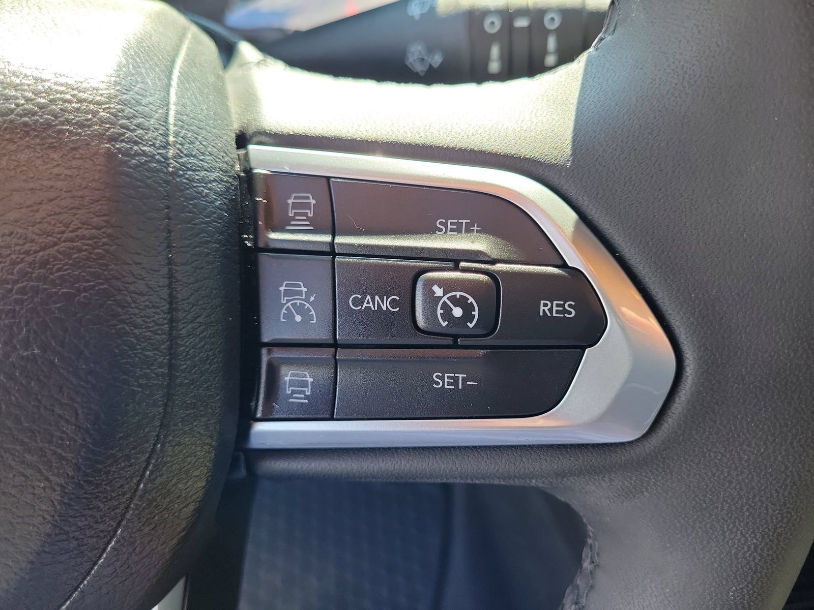 Used 2023 Jeep Compass Latitude w/ Convenience Group AWD/4WD image 23
