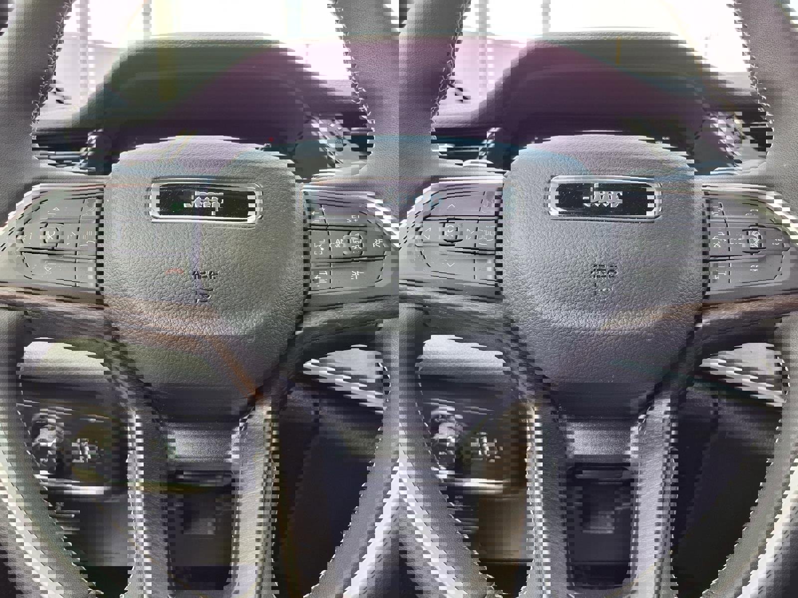 Used 2026 Jeep Grand Cherokee Limited w/ Limited Altitude Package AWD/4WD image 15