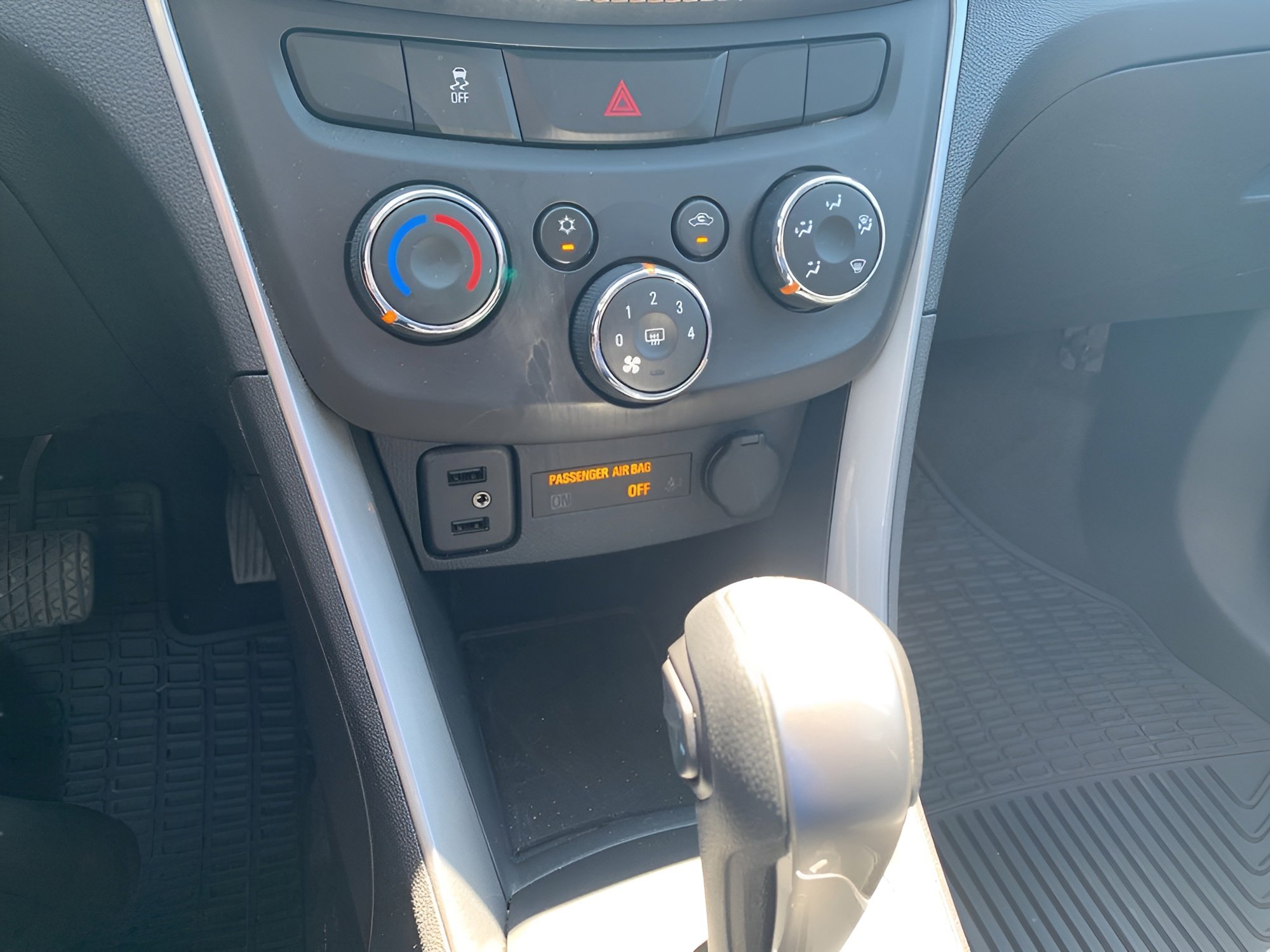 Used 2022 Chevrolet Trax LT w/ LT Convenience Package AWD/4WD image 10