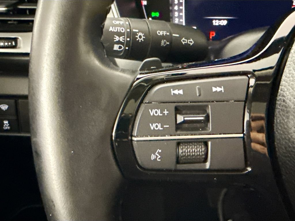 Used 2023 Honda Pilot Elite image 11