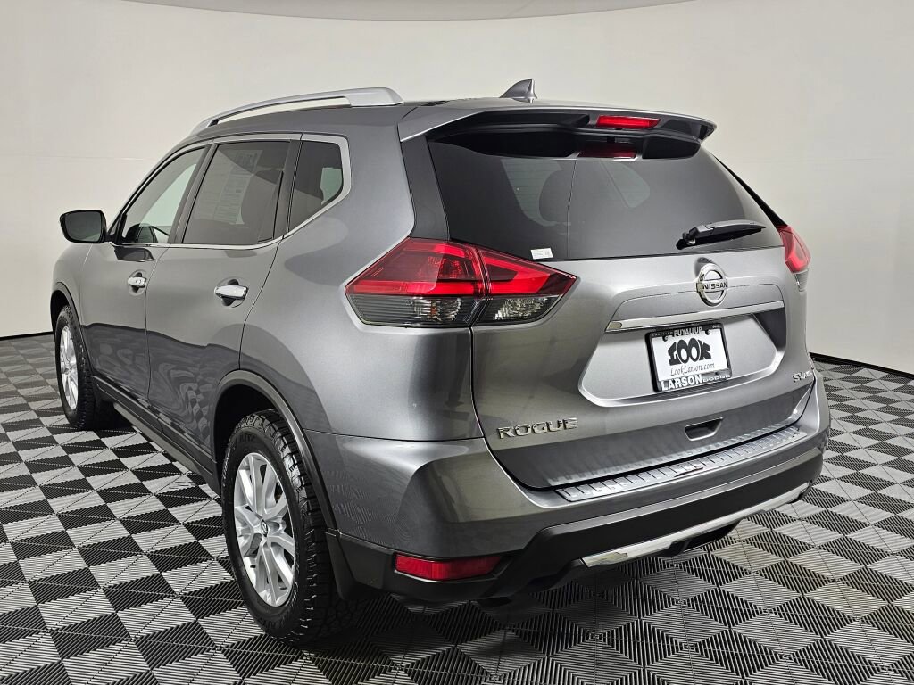 Used 2018 Nissan Rogue SV w/ Sun & Sound Touring Package image 5