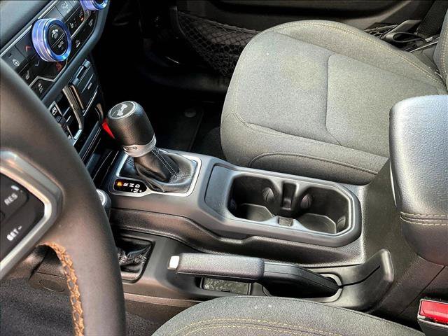 Used 2024 Jeep Wrangler Unlimited Sahara AWD/4WD image 15