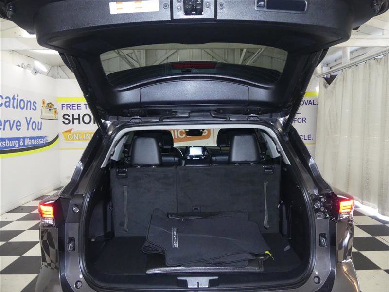 Used 2021 Toyota Highlander XLE image 30