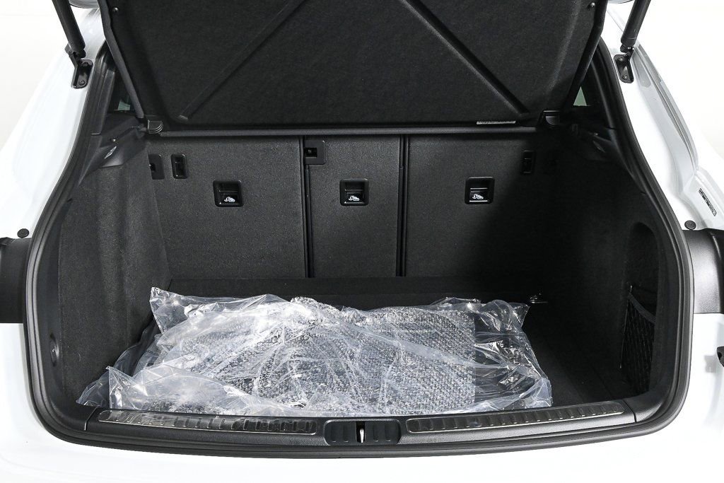 New 2026 Porsche Macan AWD image 39