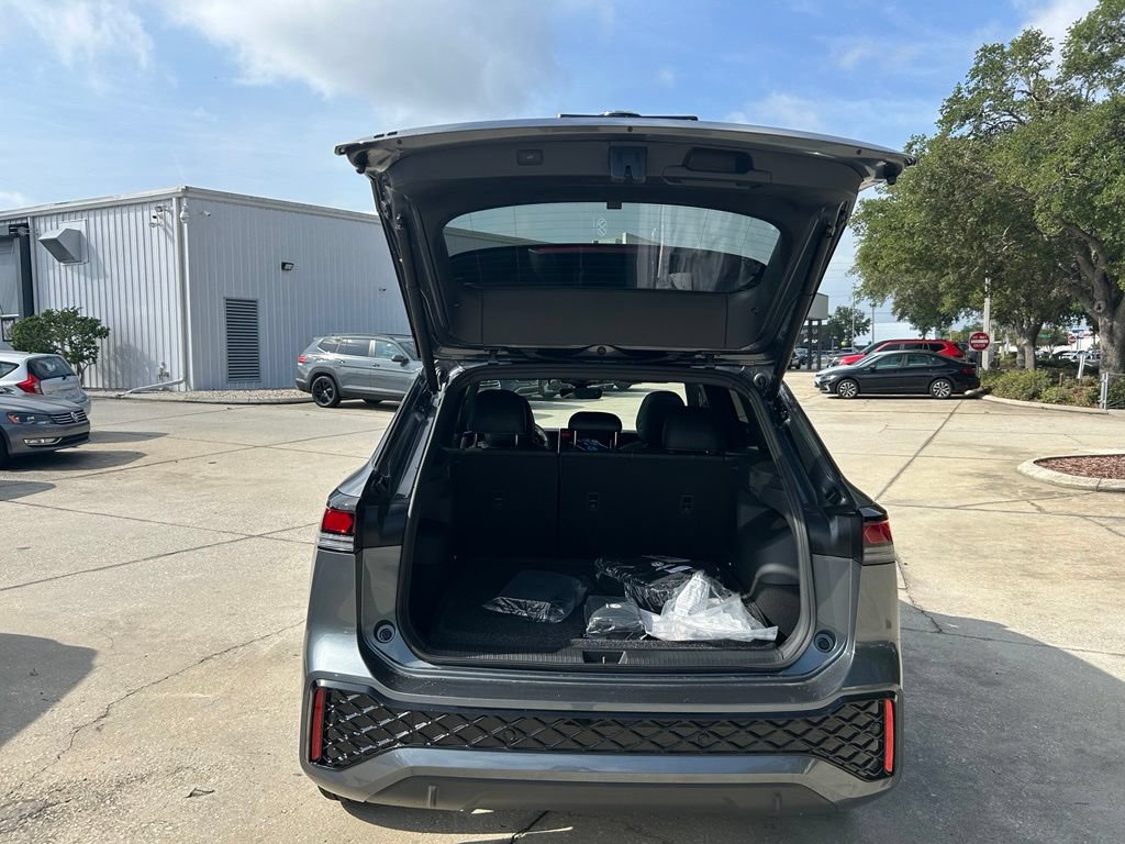 New 2026 Volkswagen Tiguan SE R-Line FWD image 35