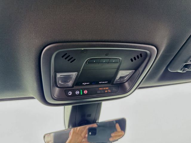 Used 2022 Chevrolet Traverse RS FWD image 18