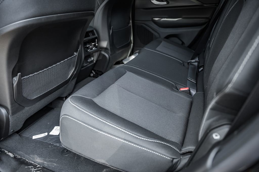 New 2025 Jeep Grand Cherokee Laredo X w/ Luxury Tech Group I image 32