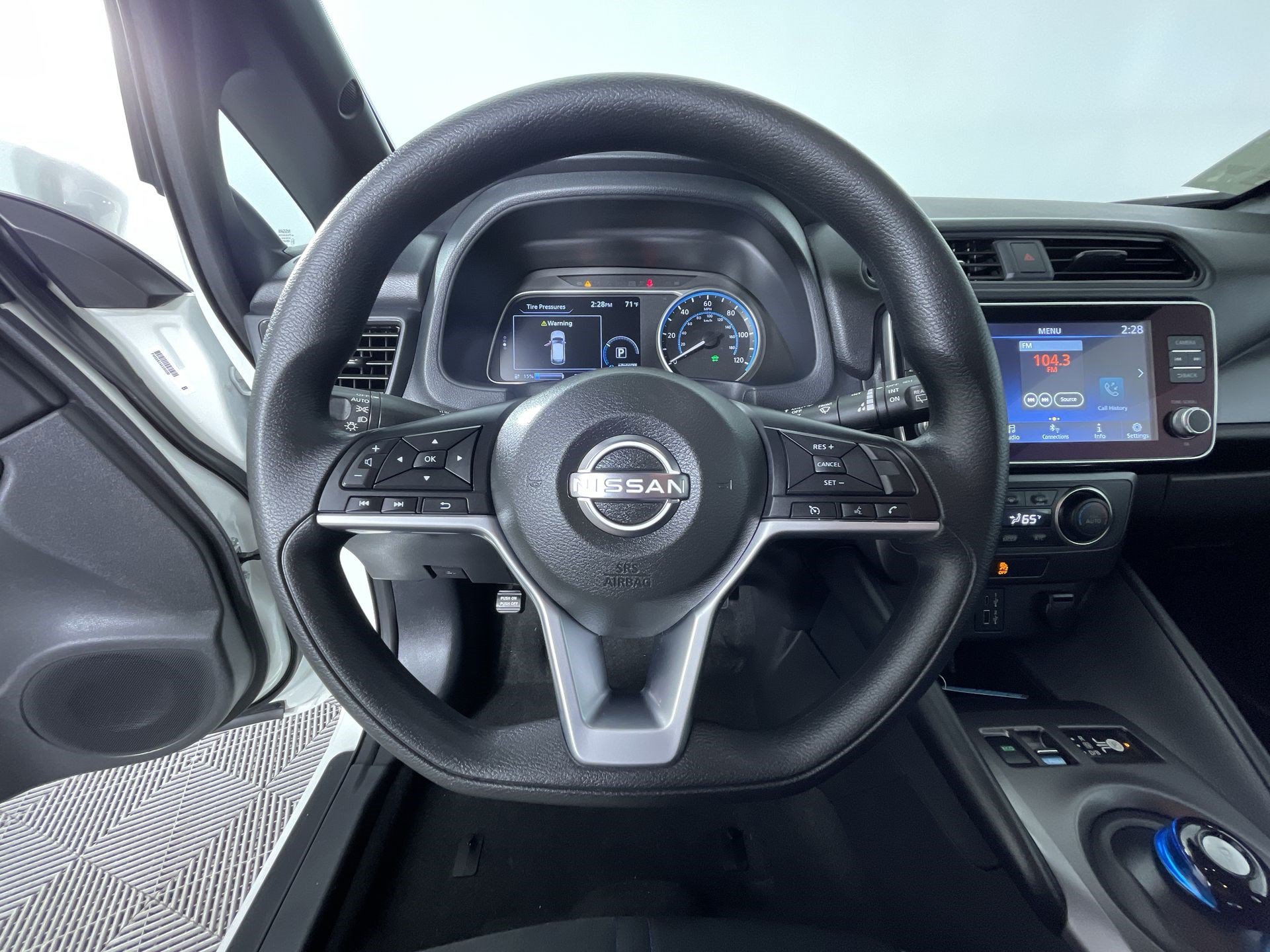 Certified 2025 Nissan Leaf S FWD image 15