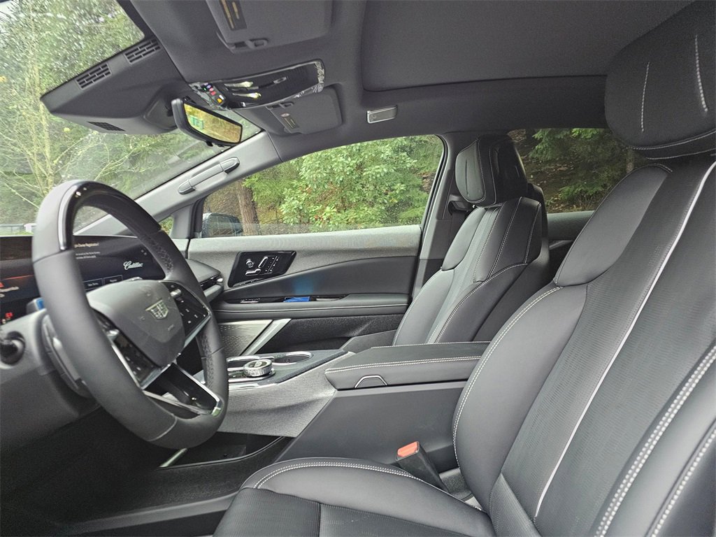 New 2026 Cadillac Optiq Luxury 2 image 19