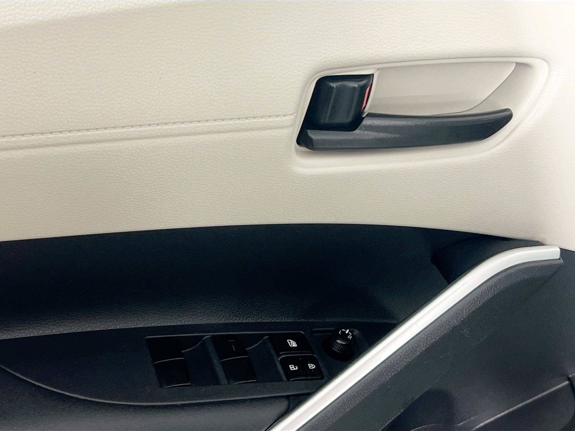 Used 2023 Toyota Corolla Cross L FWD image 13