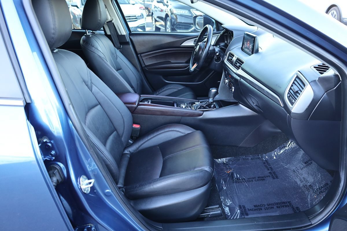 Used 2017 MAZDA MAZDA3 Touring w/ Popular Equipment Package FWD image 16
