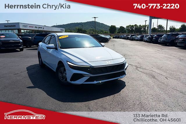 Used 2024 Hyundai Elantra SE FWD image 1
