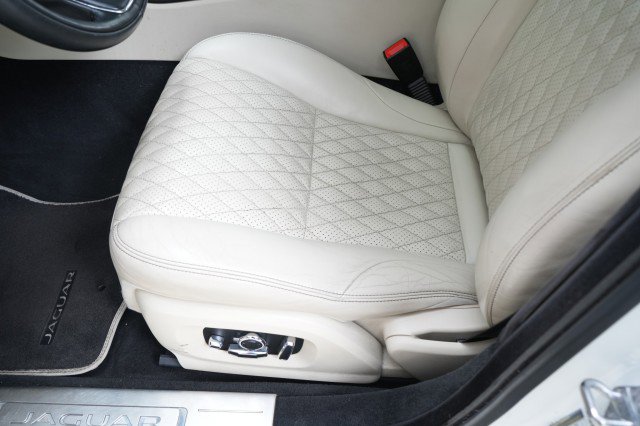 Used 2016 Jaguar XJ L Portfolio image 39