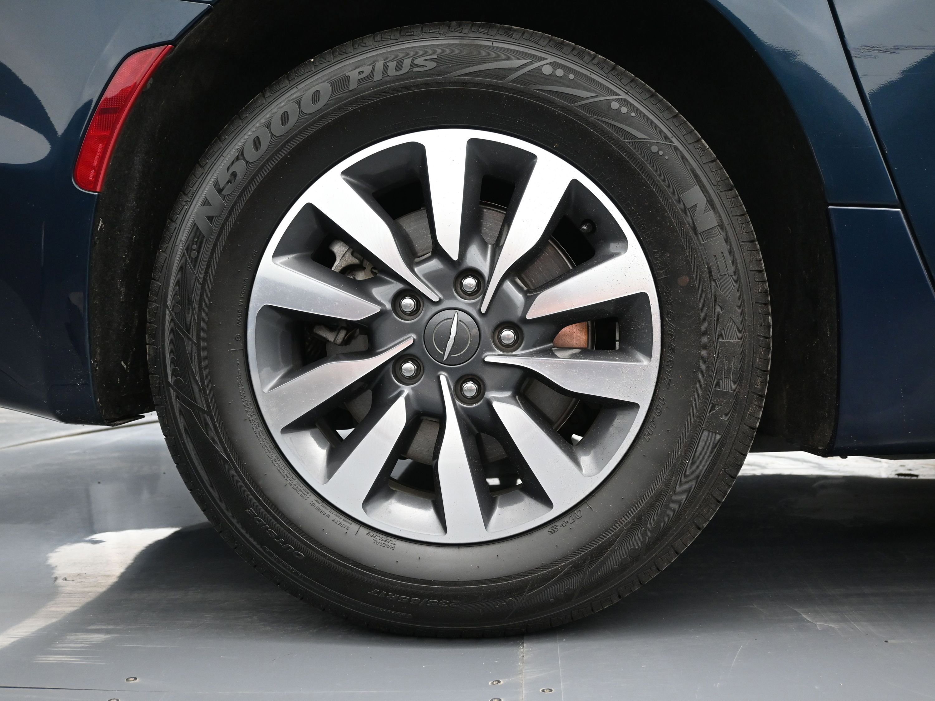 Used 2021 Chrysler Pacifica Touring-L image 18