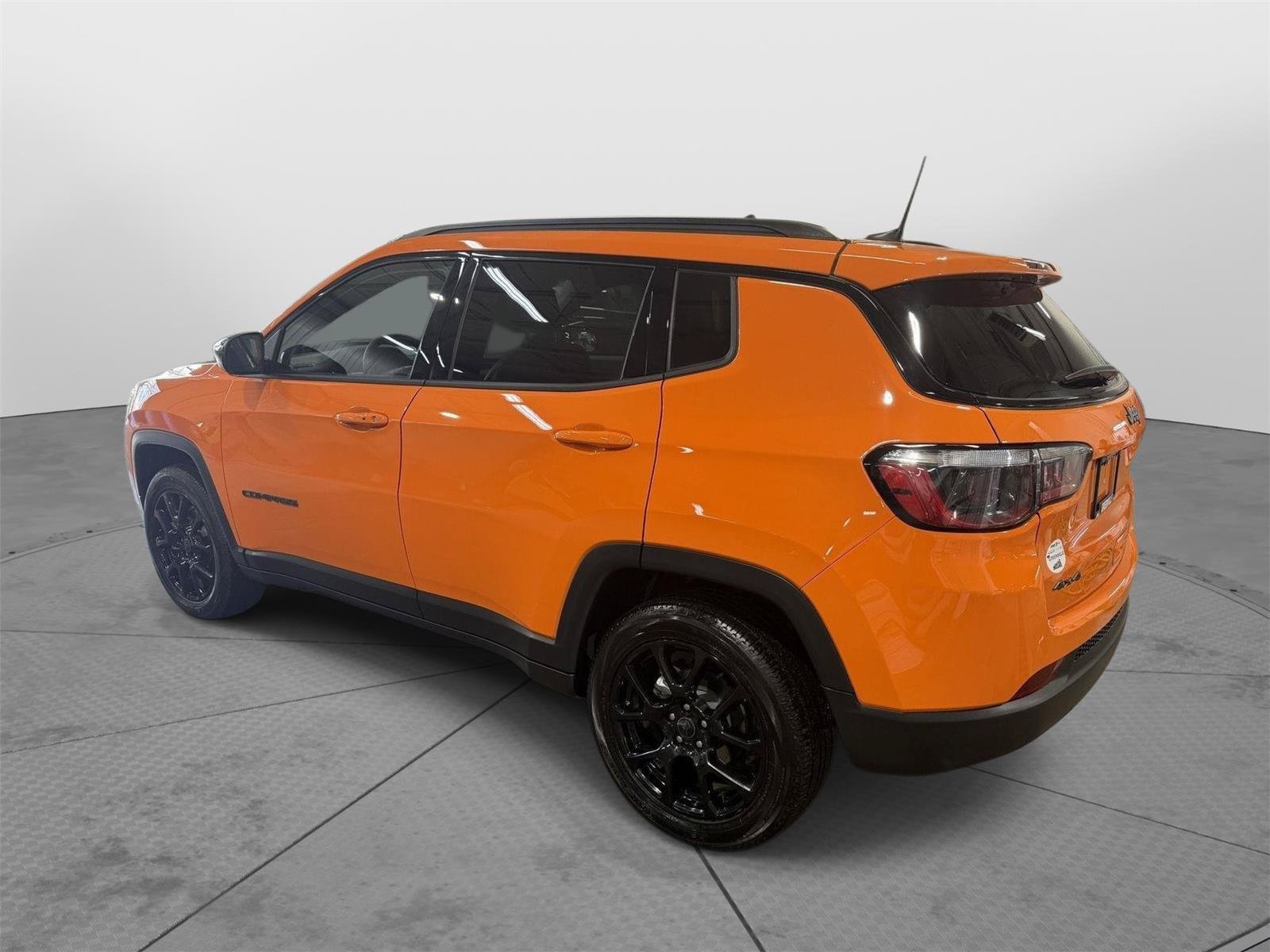 Used 2026 Jeep Compass Latitude AWD/4WD image 8