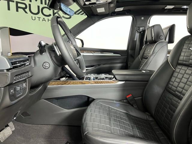 Used 2025 Cadillac Escalade ESV Sport Platinum image 7
