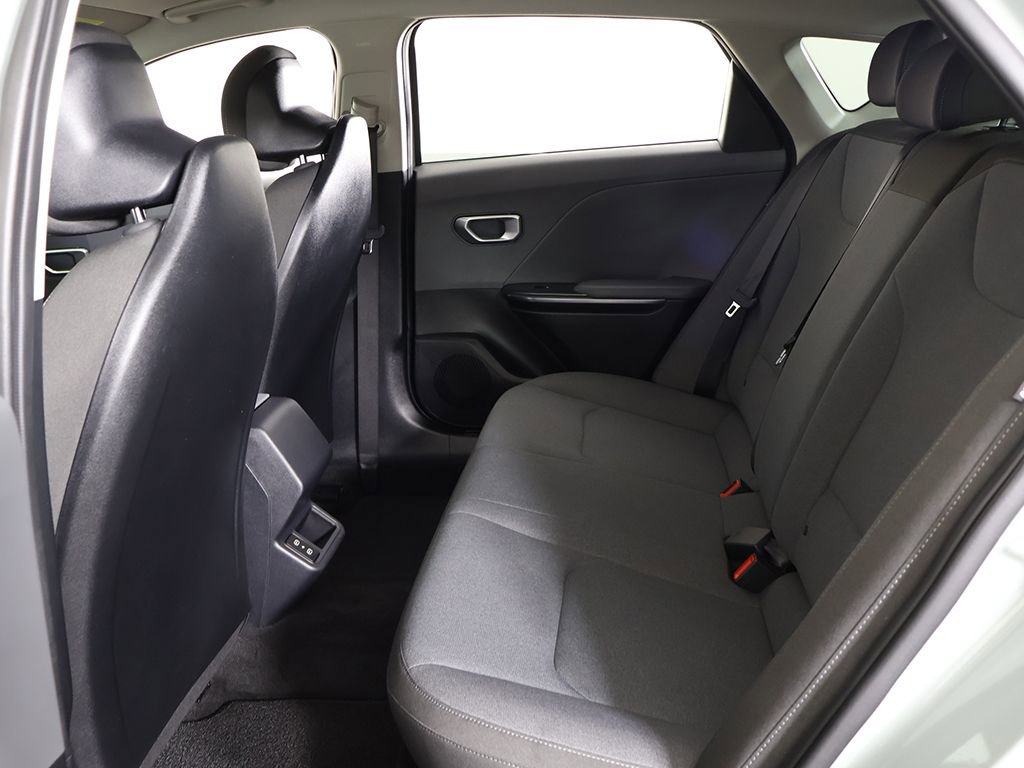 Used 2025 Kia K4 LXS image 31