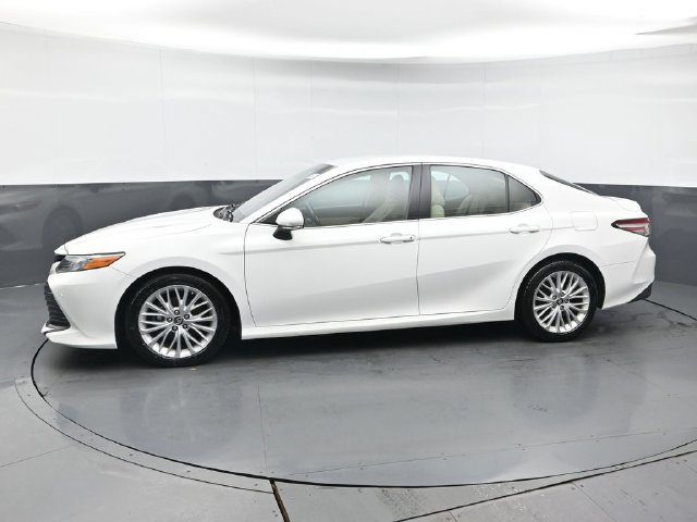 Used 2018 Toyota Camry XLE FWD image 2