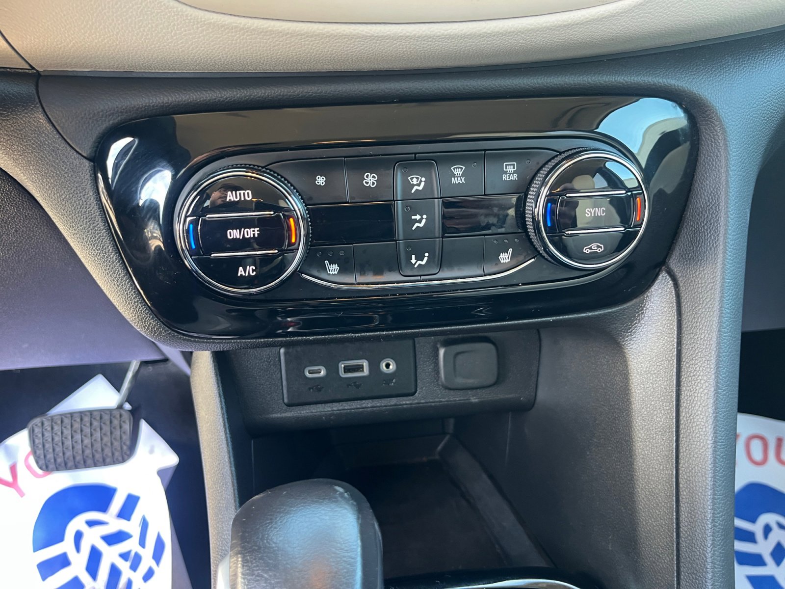 Used 2022 Buick Encore GX Select image 30