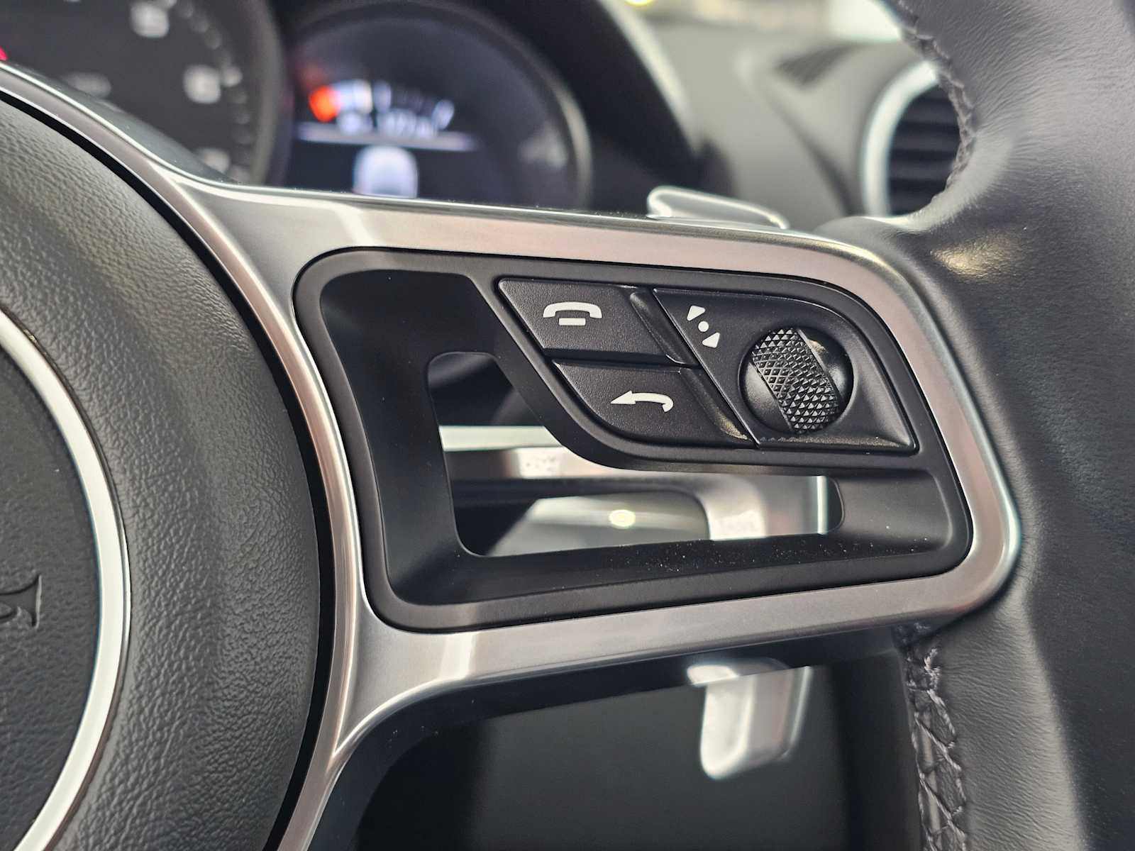 Used 2022 Porsche 718 Cayman w/ Premium Package image 25