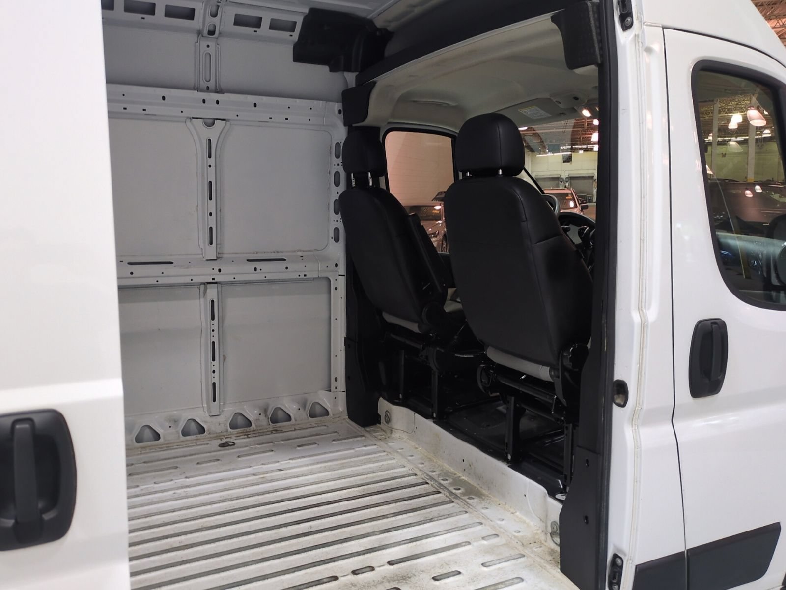 Used 2025 RAM ProMaster 2500 w/ Convenience Group FWD image 12