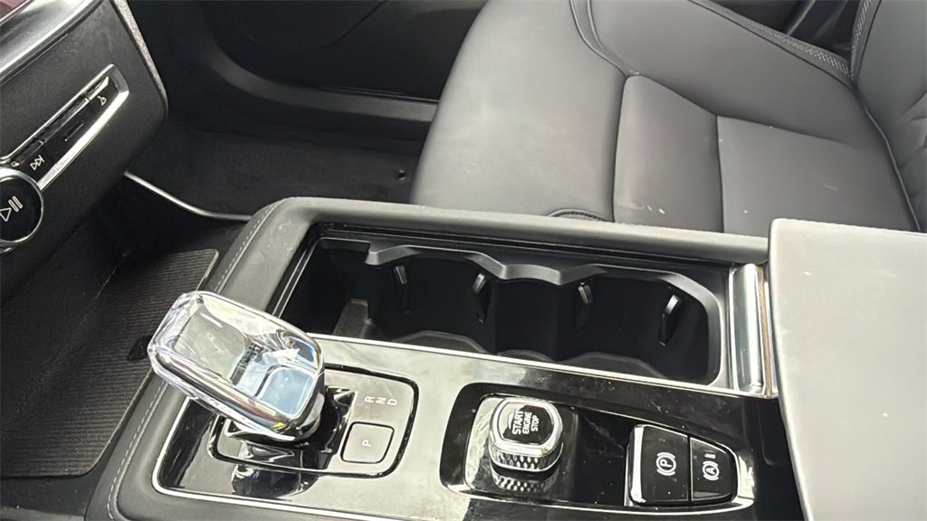 Certified 2025 Volvo XC90 B6 Plus image 20