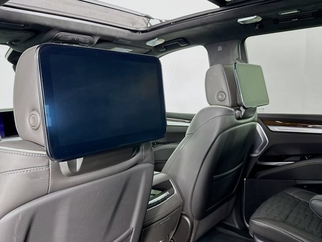 Used 2025 Cadillac Escalade Sport Platinum w/ LPO, Floor Liner Package AWD/4WD image 28