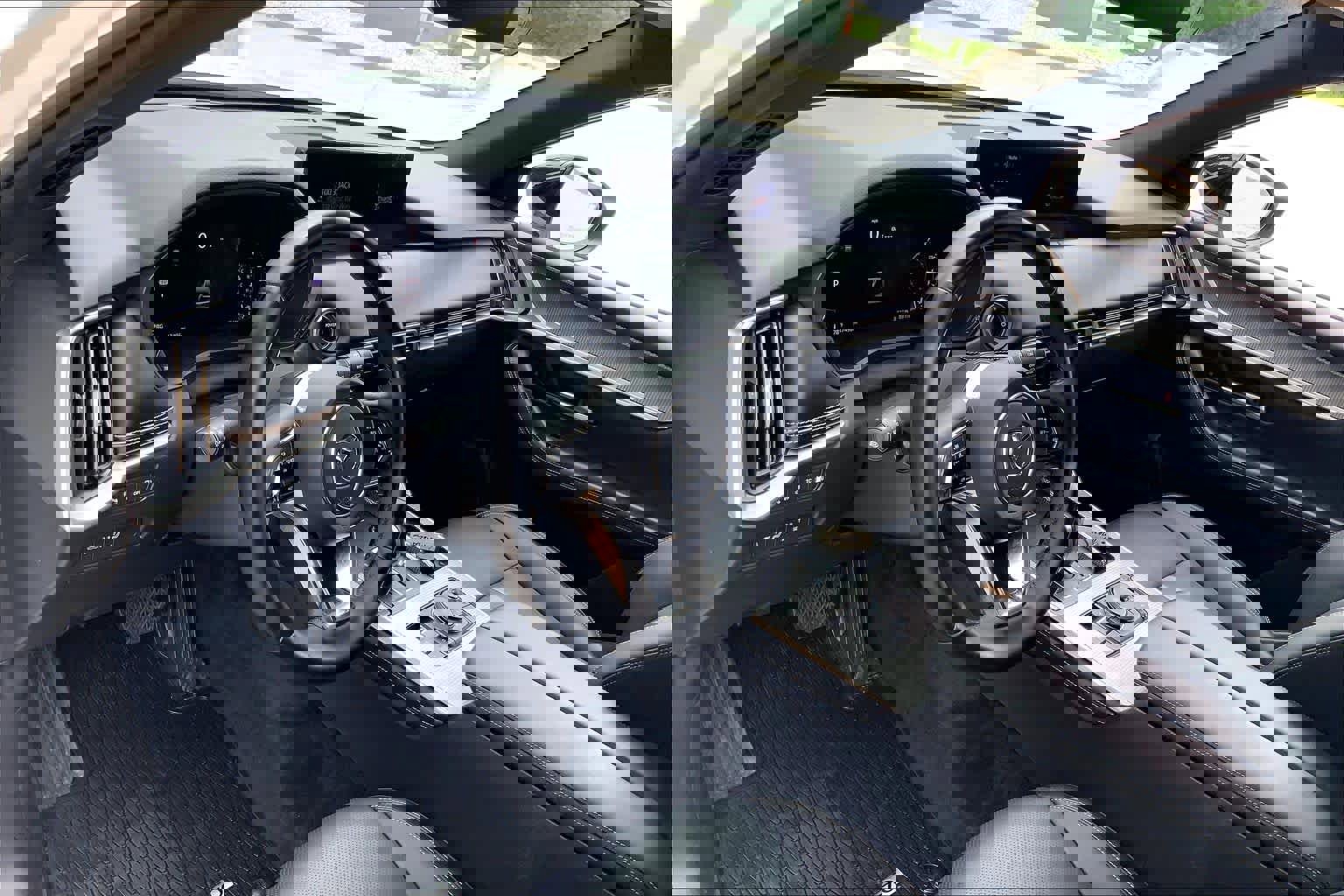 Used 2025 MAZDA CX-70 Plug-In Hybrid w/ Premium Plus AWD/4WD image 17