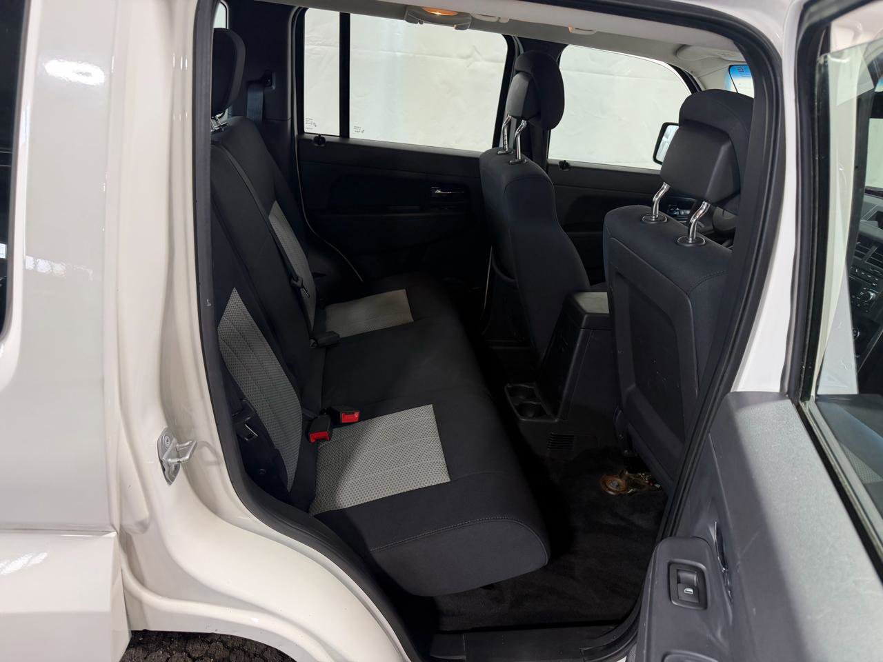 Used 2010 Jeep Liberty Sport w/ Skid Plate Group AWD/4WD image 14