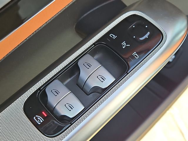 Used 2024 Mercedes-Benz GLC 300 image 21