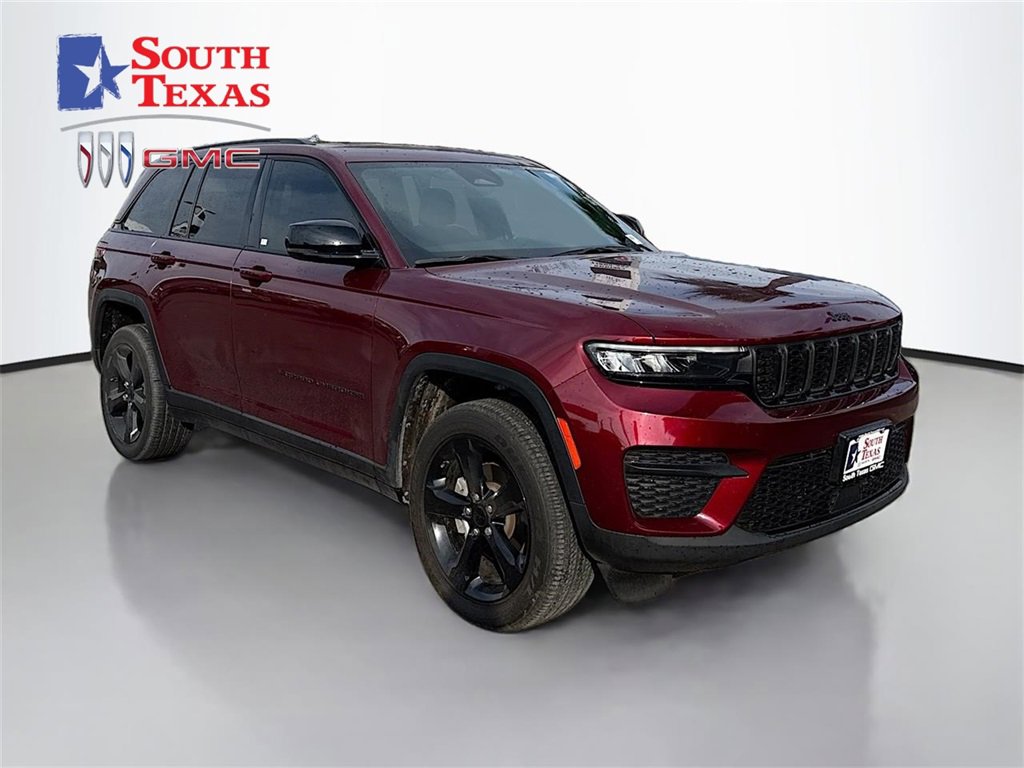Used 2023 Jeep Grand Cherokee Altitude image 1