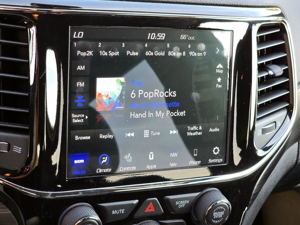 Used 2022 Jeep Grand Cherokee Laredo X image 23