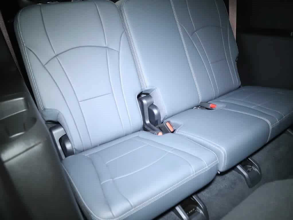 Used 2024 Buick Enclave Essence FWD image 33