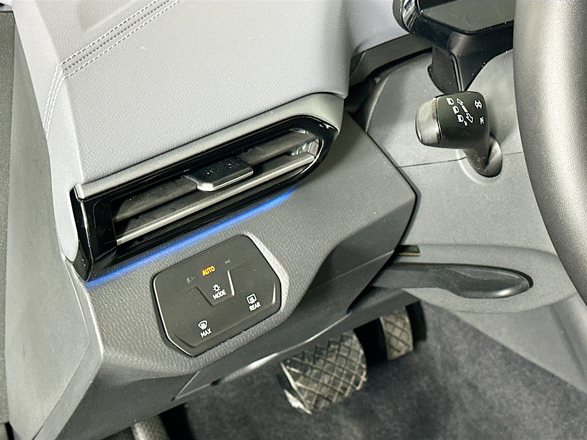 Used 2023 Volkswagen ID.4 2WD image 16