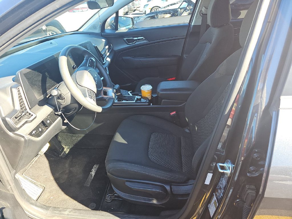 Used 2024 Kia Sportage LX AWD/4WD image 5