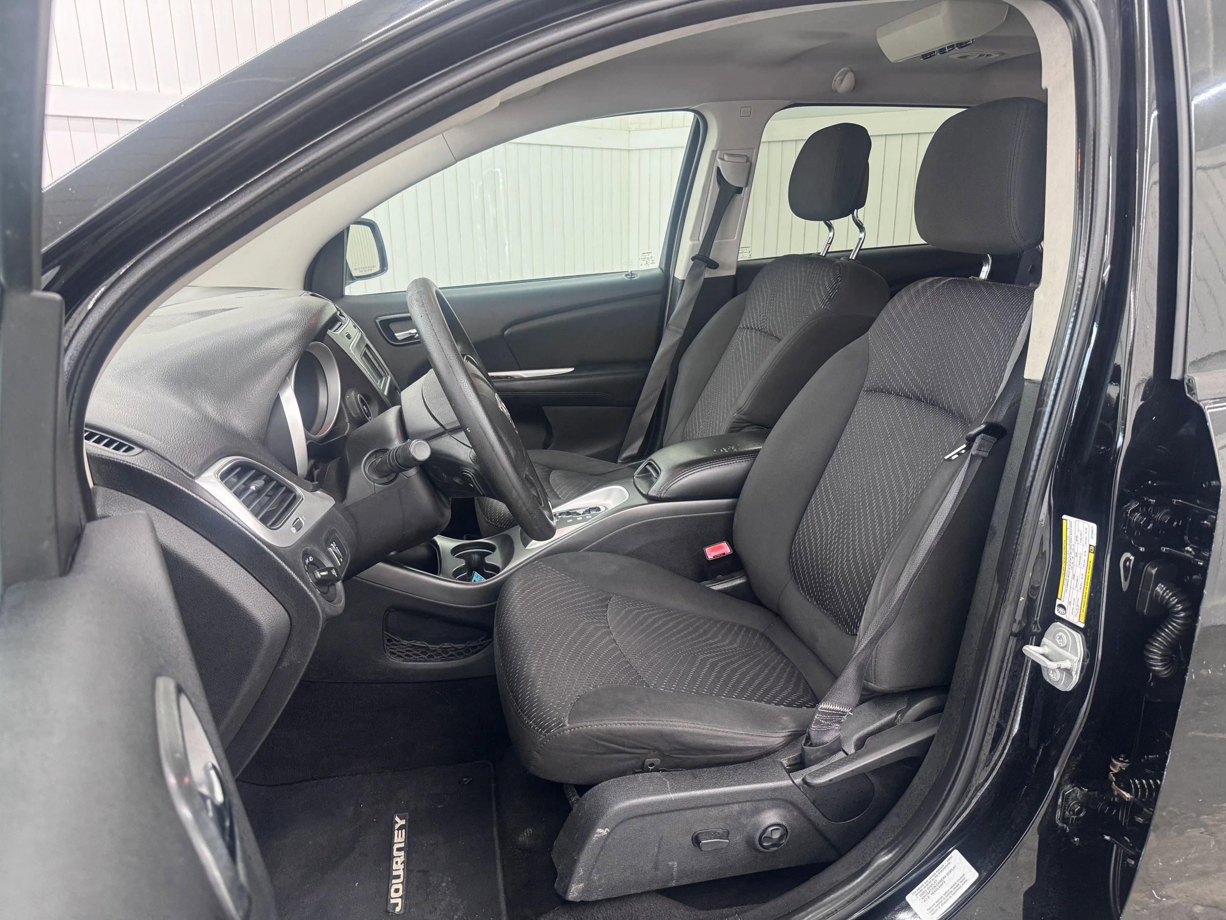 Used 2016 Dodge Journey SXT w/ Comfort/Convenience Group image 9