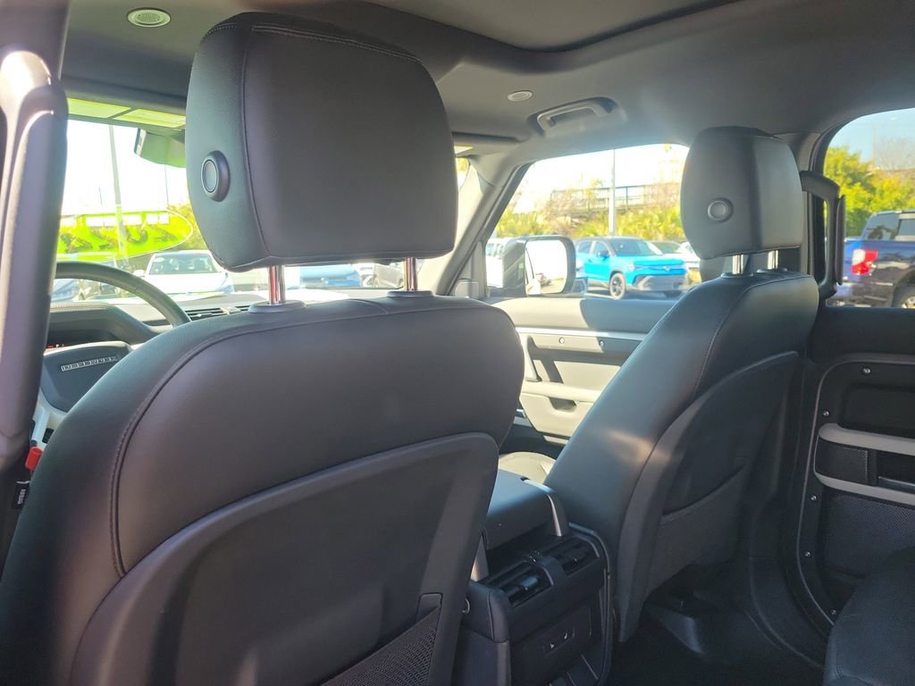 Used 2024 Land Rover Defender 110 X-Dynamic SE image 11